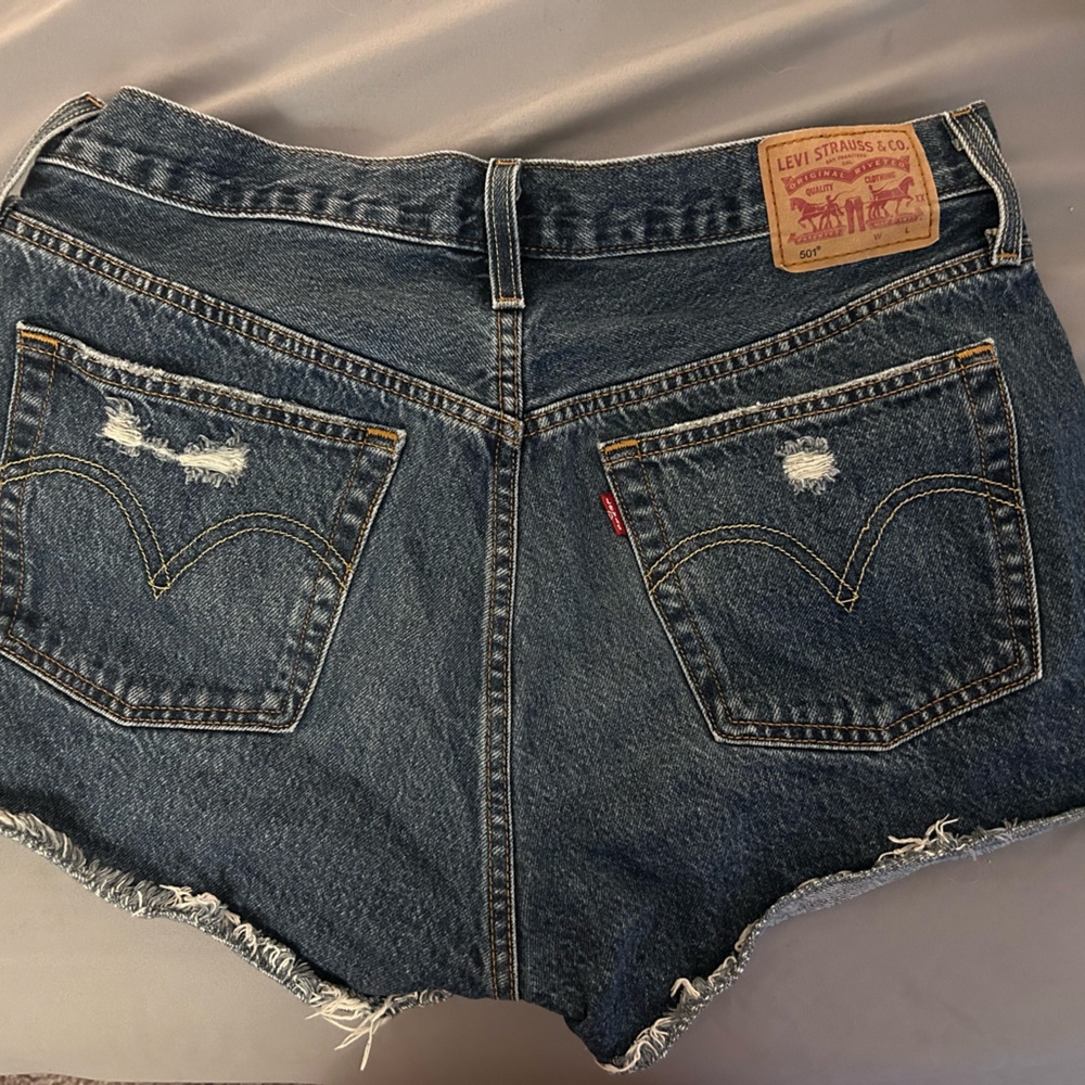 Levi 501 Distressed Short High Rise
